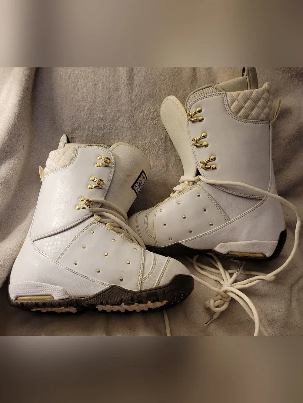B by Burton Modern Snowboard Boots. Size 7.5